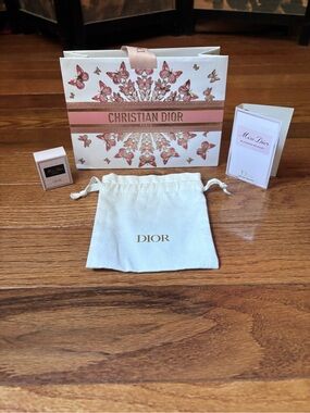 Dior White Drawstring Pouch with Pink-Accent Miss Dior Deluxe Sample